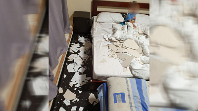 Семья из Челябинска пережила обрушение потолка в гостиничном номере