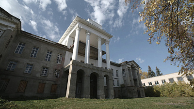 Актриса Инга Оболдина призывает спасти Белый дом в Кыштыме