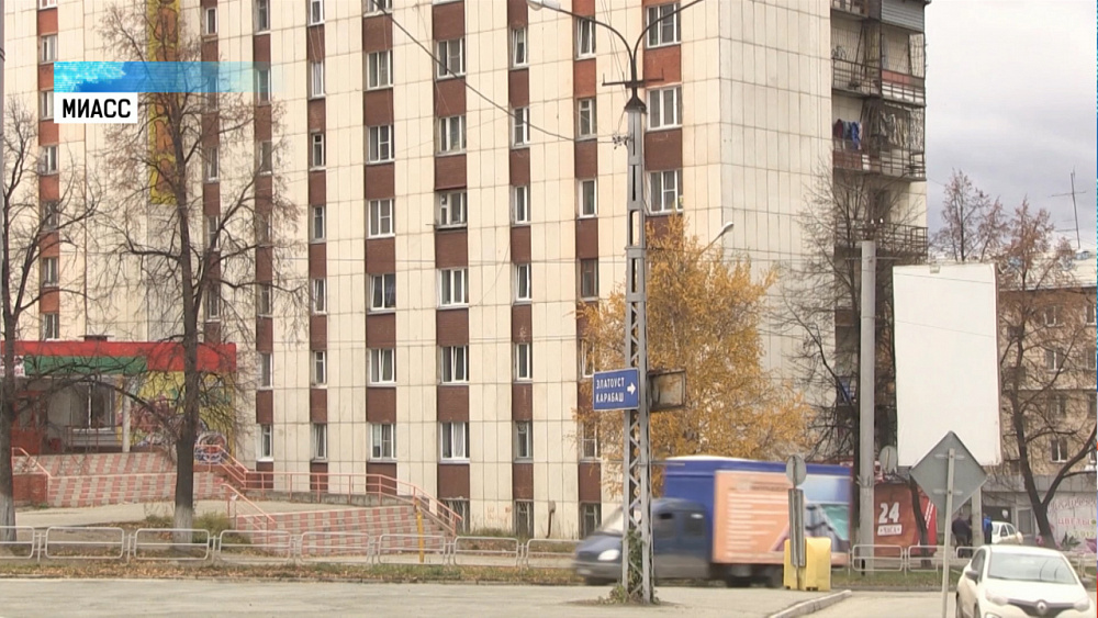 Педагог из Миасса спас выпавшего из окна ребёнка