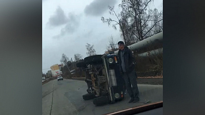 «Нива» легла на бок: ДТП в Миассе