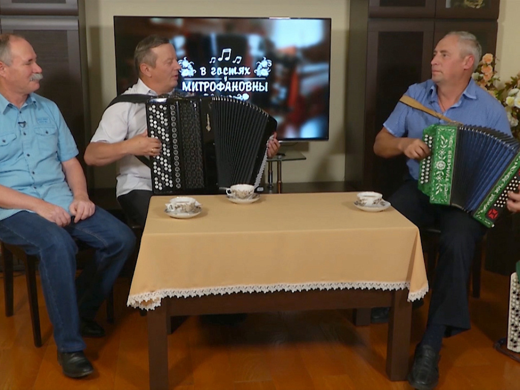 В гостях у митрофановны. Искры камина последний выпуск. В гостях у митрофановны. Дуэт веселуха у митрофановны. Митрофановна ансамбль челябинск.