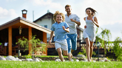 В чем преимущество дома перед квартирой для молодой семьи?