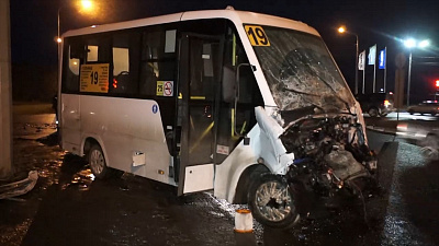 «Двигался на красный-зелёный»: ДТП маршрутки и «Ситроена»