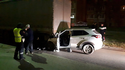 Пьяный водитель залетел под фуру