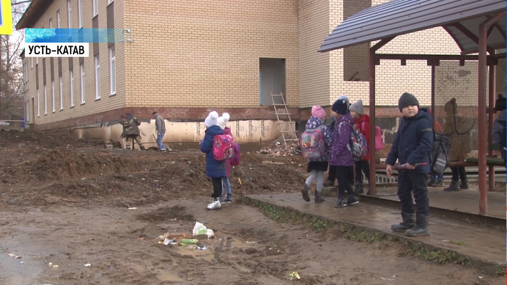 Ремонт в школе Усть-Катава ускорили новые бригады