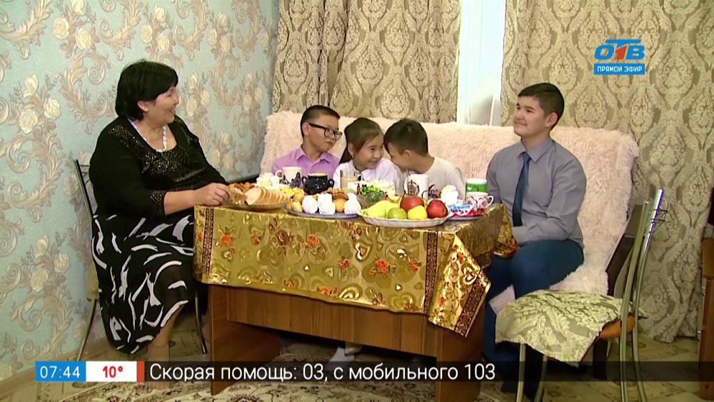 Бабушка и внуки