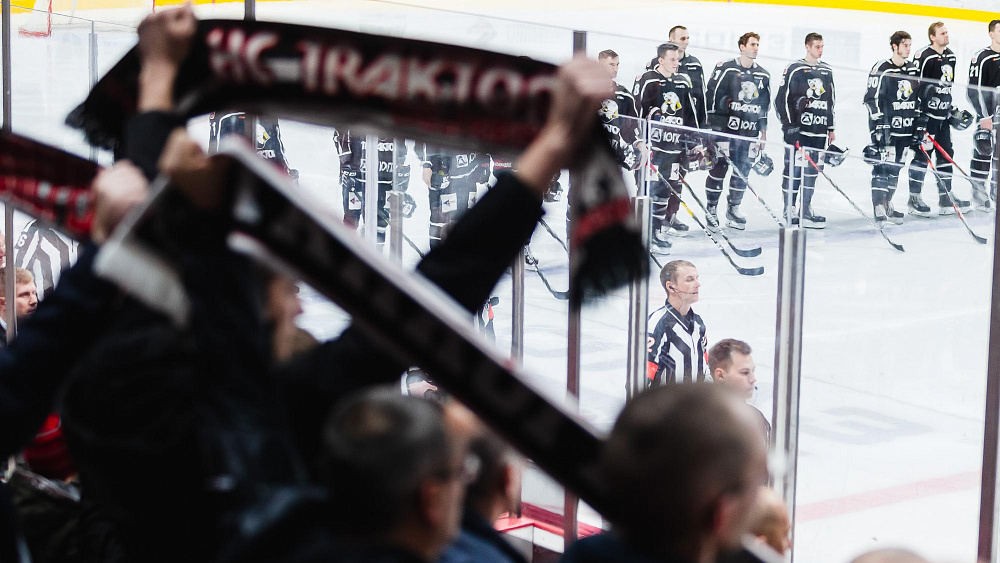 Болельщики трактора челябинск. Фанаты хк трактор. Болельщик хк трактор индеец. Болельщики трактора челябинск. Болельщики хк трактор.