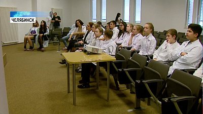 Челябинские школьники окунулись в профессию врача