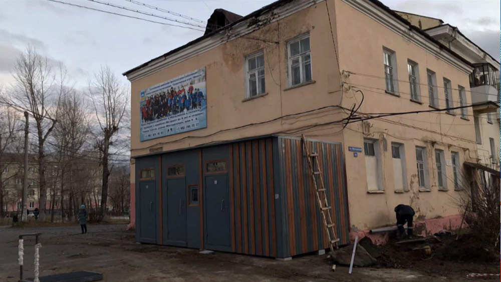 Туалет раздора. Общественная уборная мешает хоккеистам