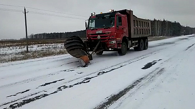 Снегоуборочная страда на дорогах области