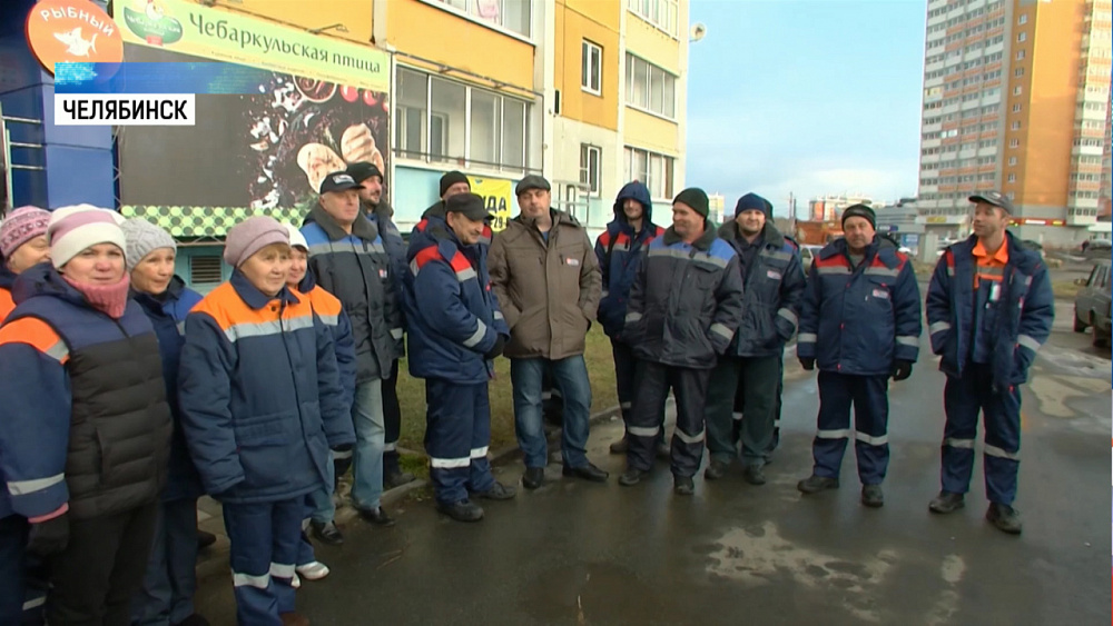 1700 дворников убирают улицы от снега