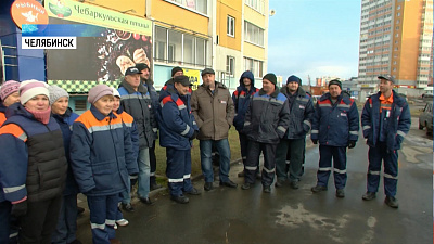 1700 дворников убирают улицы от снега