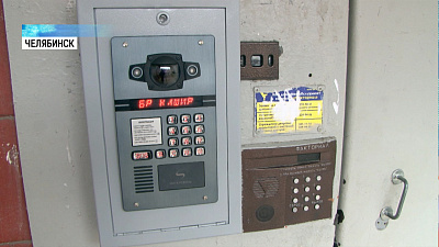 Пенсионеры голосуют за установку «умных домофонов»