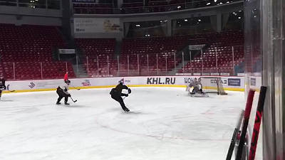 Фанаты хоккея сняли первую тренировку «Трактора» с новым тренером