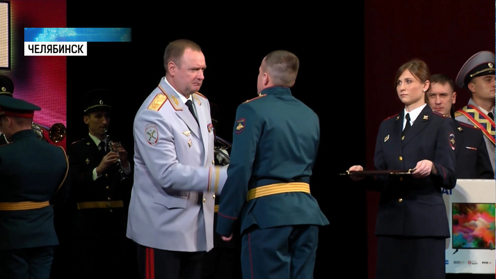 Челябинского танкиста наградили полицейские области