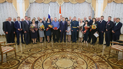 Алексей Текслер вручил госнаграды известным южноуральцам