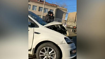 Фольксваген «догнал» Ладу на Свердловском проспекте