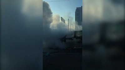 Автомобильный пожар на перекрестке Братьев Кашириных и Молодогвардейцев