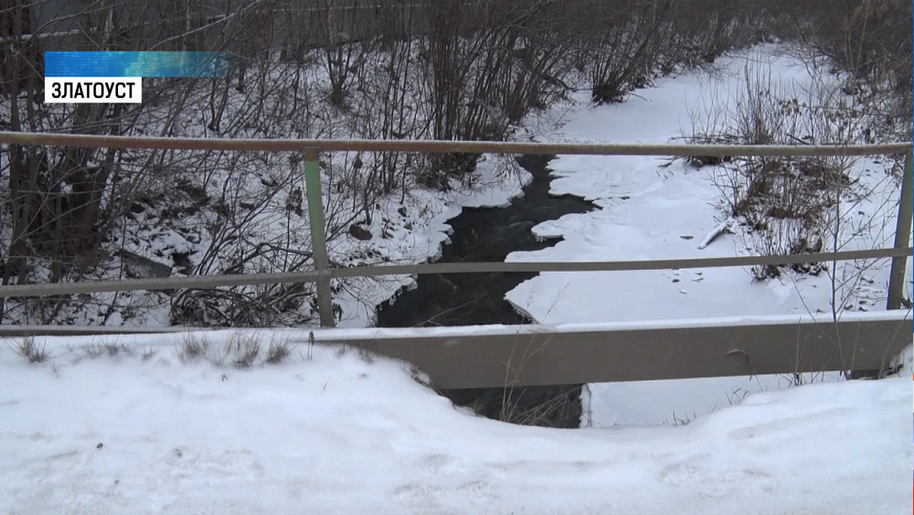 Жители Златоуста требуют открыть аварийный мост