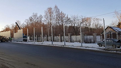 В челябинской мэрии прокомментировали установку защитных экранов вдоль Успенского кладбища