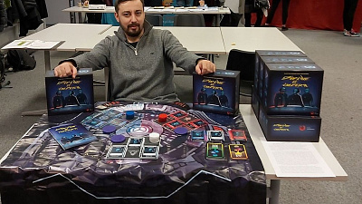 ﻿Челябинский учитель заработал почти полмиллиона рублей на собственной настольной философской игре