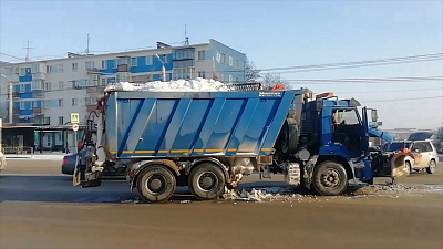 Снегоуборочный КамАЗ попал в ДТП с кроссовером