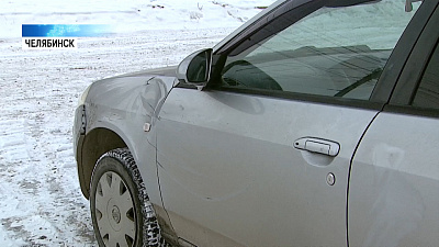 Иномарка врезалась в людей, ждущих транспорт
