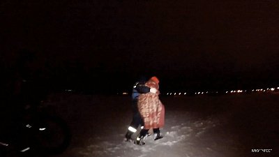 Велосипедист чуть не замерз на льду Шершней