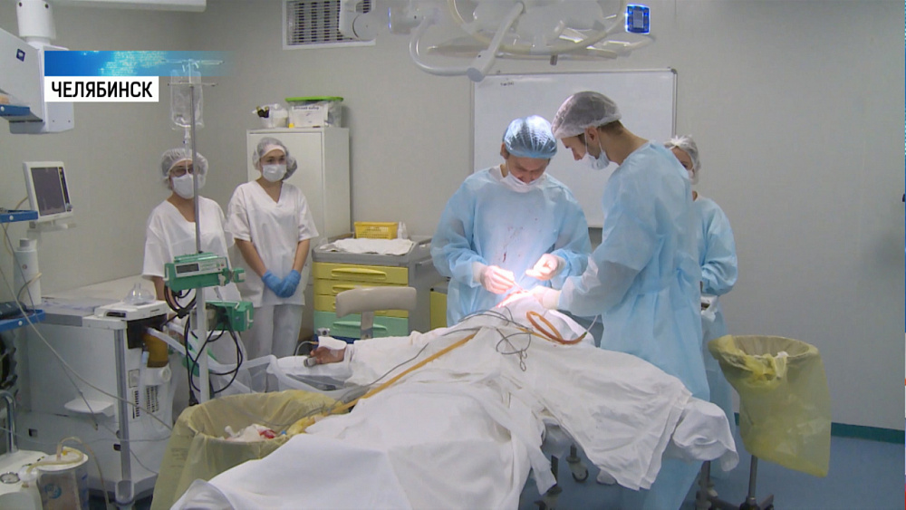 В ЧОКБ пациенту восстановили распиленную кисть