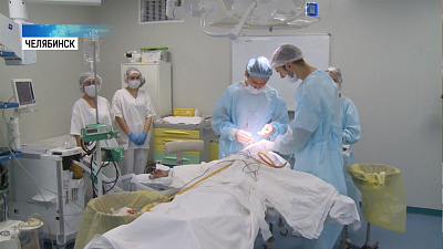 В ЧОКБ пациенту восстановили распиленную кисть