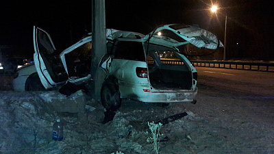 Фонарный столб остановил Ниссан, пассажирка погибла