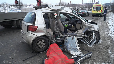 Лобовое с Тойотой «Витц»: водитель погибла, ребенок в больнице