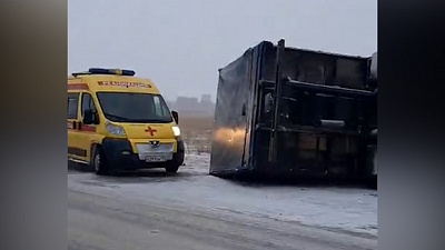 Пять машин в одной аварии на трассе