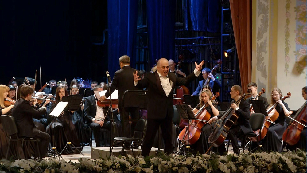 Звёзды мариинского театра поют для челябинцев