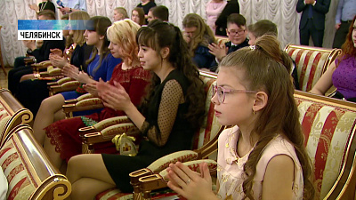 70 одаренных детей губернатор принял в резиденции