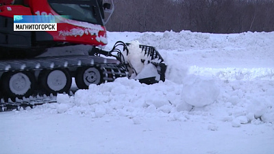 Лыжню в Магнитогорске прокладывает спецмашина