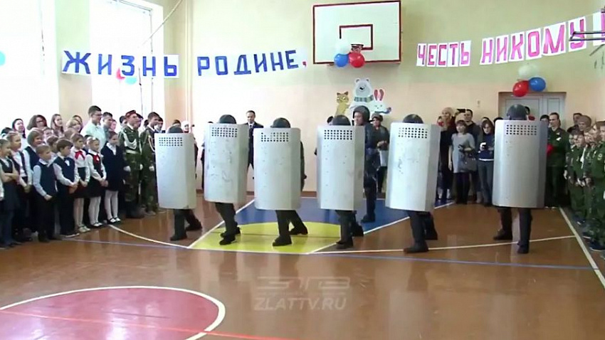 Скандал с выступлением спецназа ФСИН в школе Златоуста вышел на федеральный уровень Скандал с выступлением спецназа ФСИН в школе Златоуста вышел на федеральный уровень