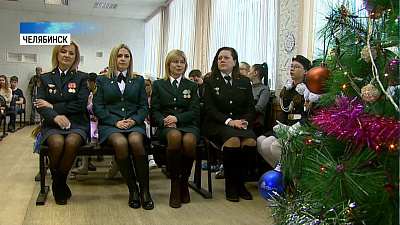 Лауреаты премии «Щит и Роза» поздравили детей