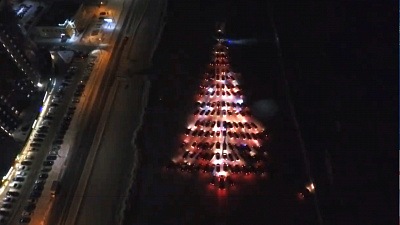 Челябинцы собрали елку из ста тридцати четырех машин