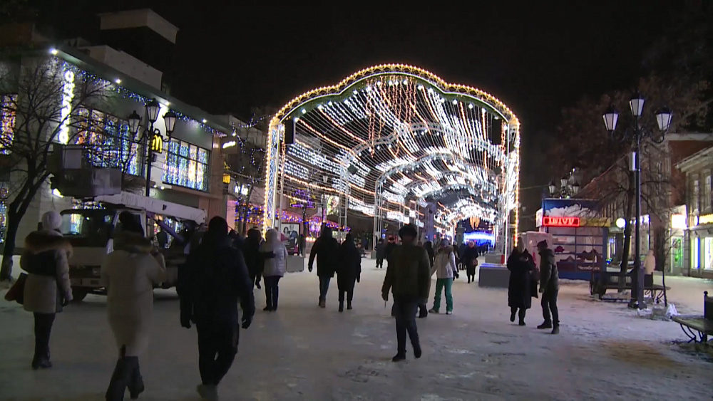 На Кировке установили праздничную иллюминацию
