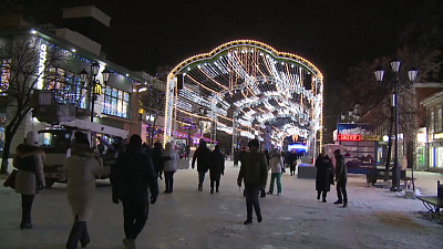 На Кировке установили праздничную иллюминацию