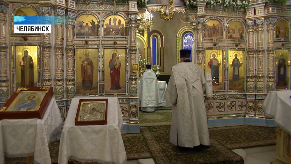 В Рождество в храмах прошла Божественная литургия