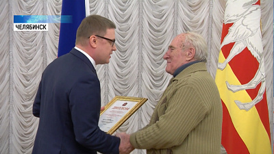 Лучших журналистов области наградил губернатор