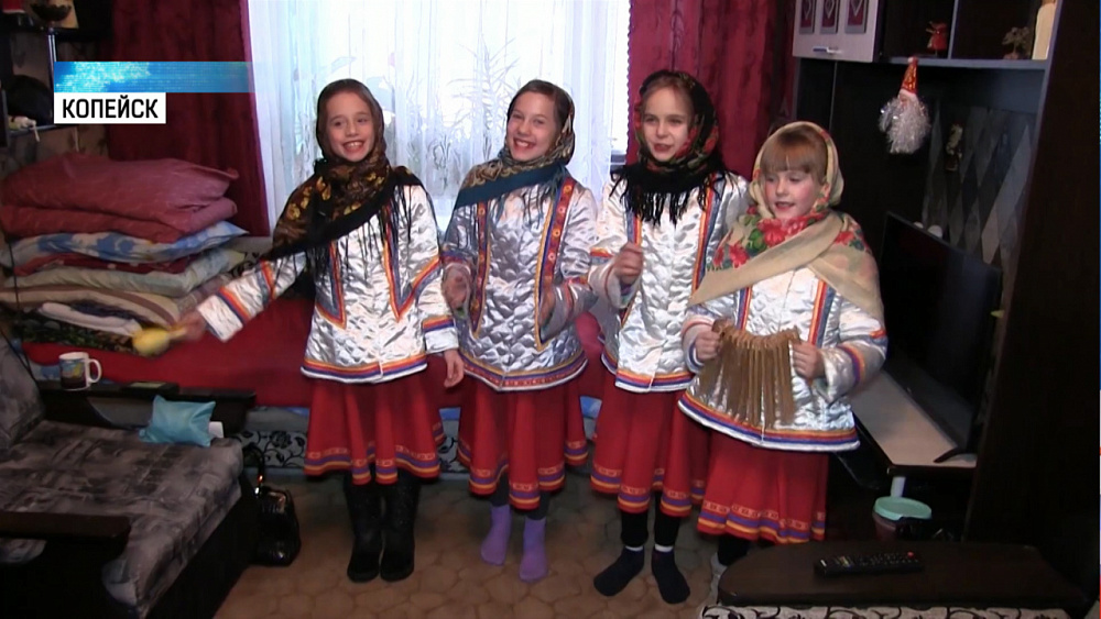 Ученики Копейской школы отправились колядовать