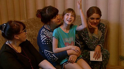 Как живётся в новой семье сёстрам девочки Лизы с ДЦП