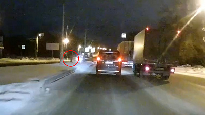 Микроавтобус сбил пешехода на Копейском шоссе