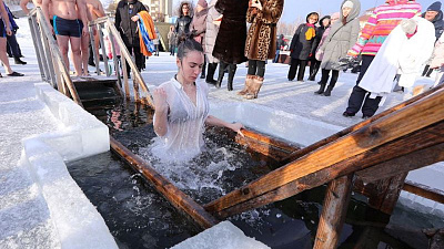 40 тысяч южноуральцев окунулись в купели с ледяной водой