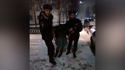 «Как она за рулем сидела?» Пьяная женщина управляла машиной в Сатке