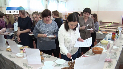 Родители Златоуста попробовали школьные обеды