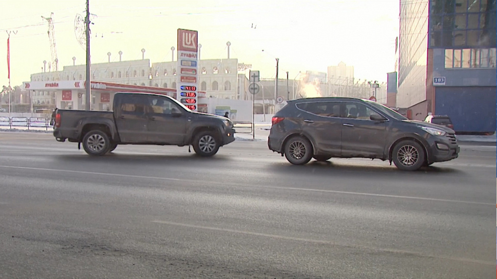 Челябинцы заправляются недорогим бензином